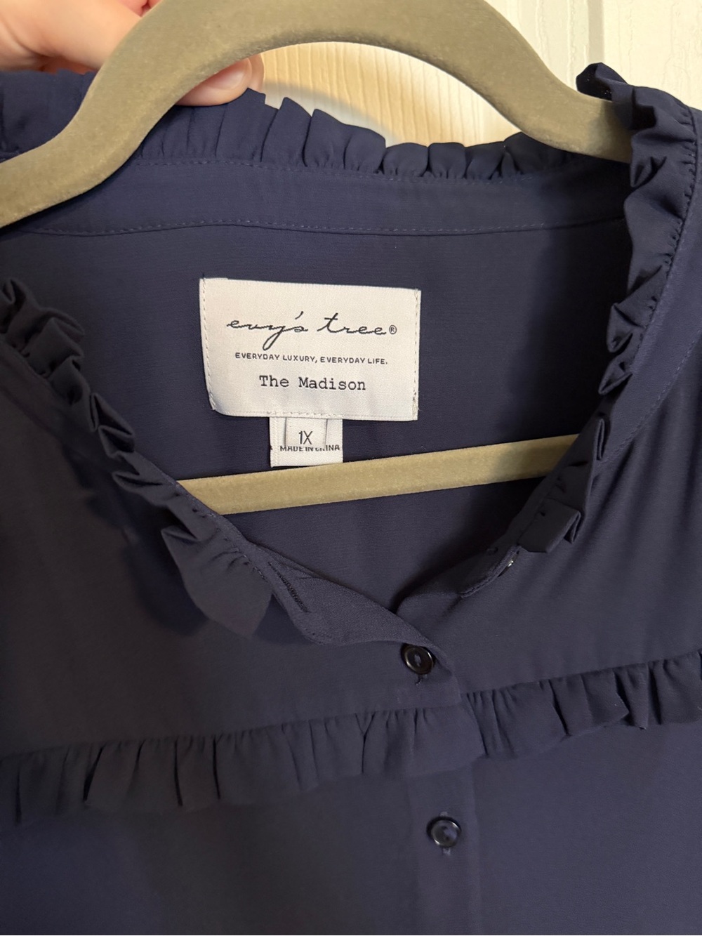 Evy’s Tree The Madison Navy Ruffle Button Down Blouse 1X Boutique Elegant Top - Picture 5 of 6